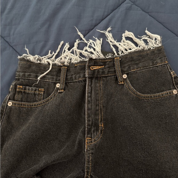 NWT Fashion Nova Most Wanted Denim Cut Off Short - Black Size 5 - Picture 7 of 7